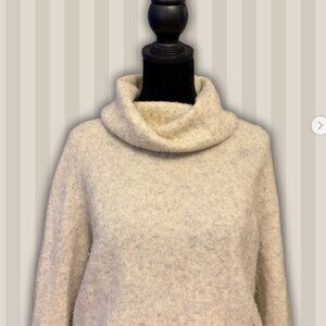 Community by Aritzia soft knit sweater